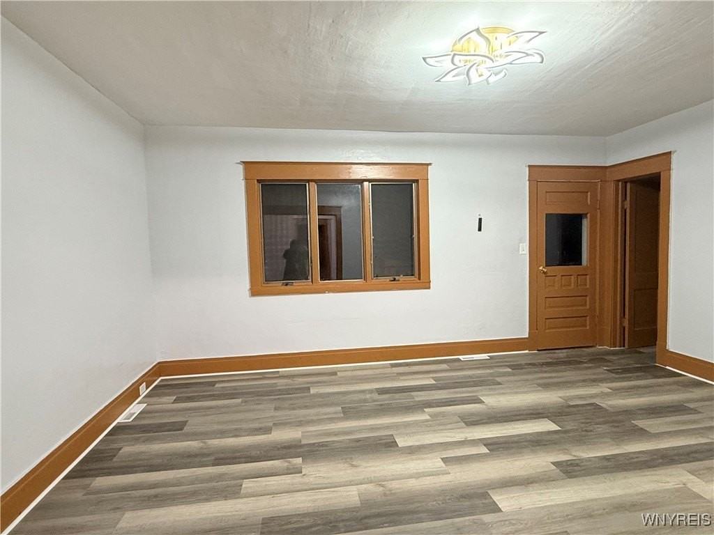 111 Dempster St - Photo 5 of 23