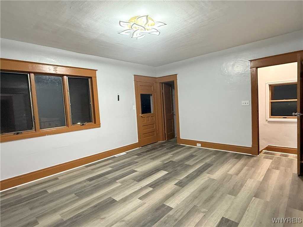 111 Dempster St - Photo 7 of 23