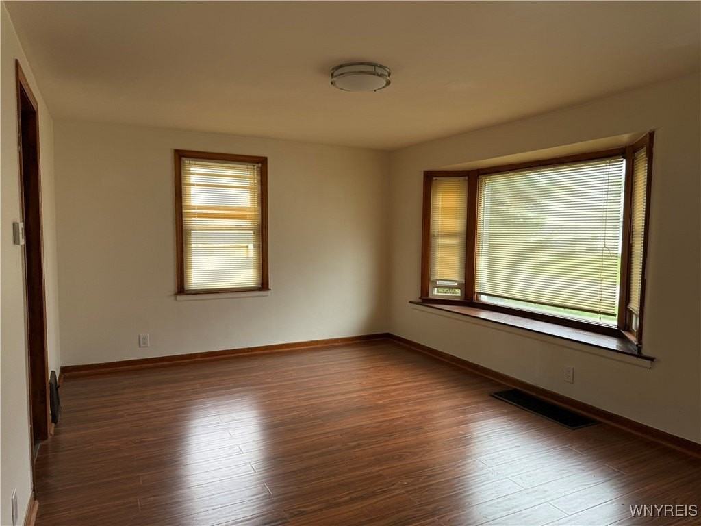 246 Crisfield Ave - Photo 4 of 23