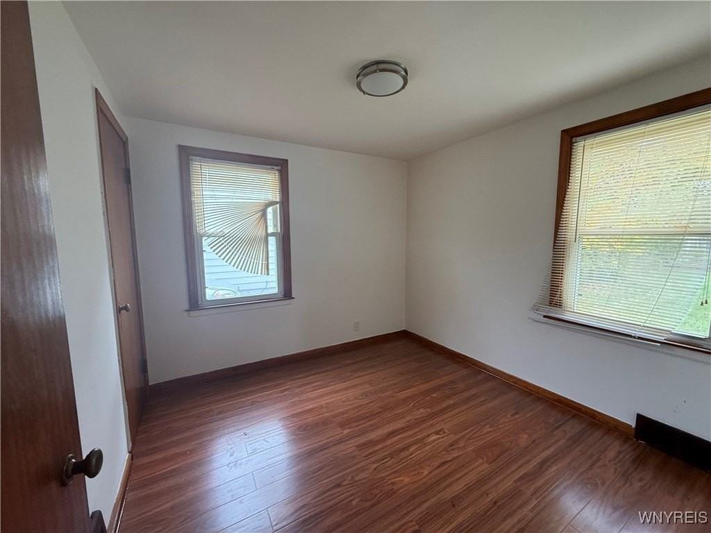 246 Crisfield Ave - Photo 6 of 23