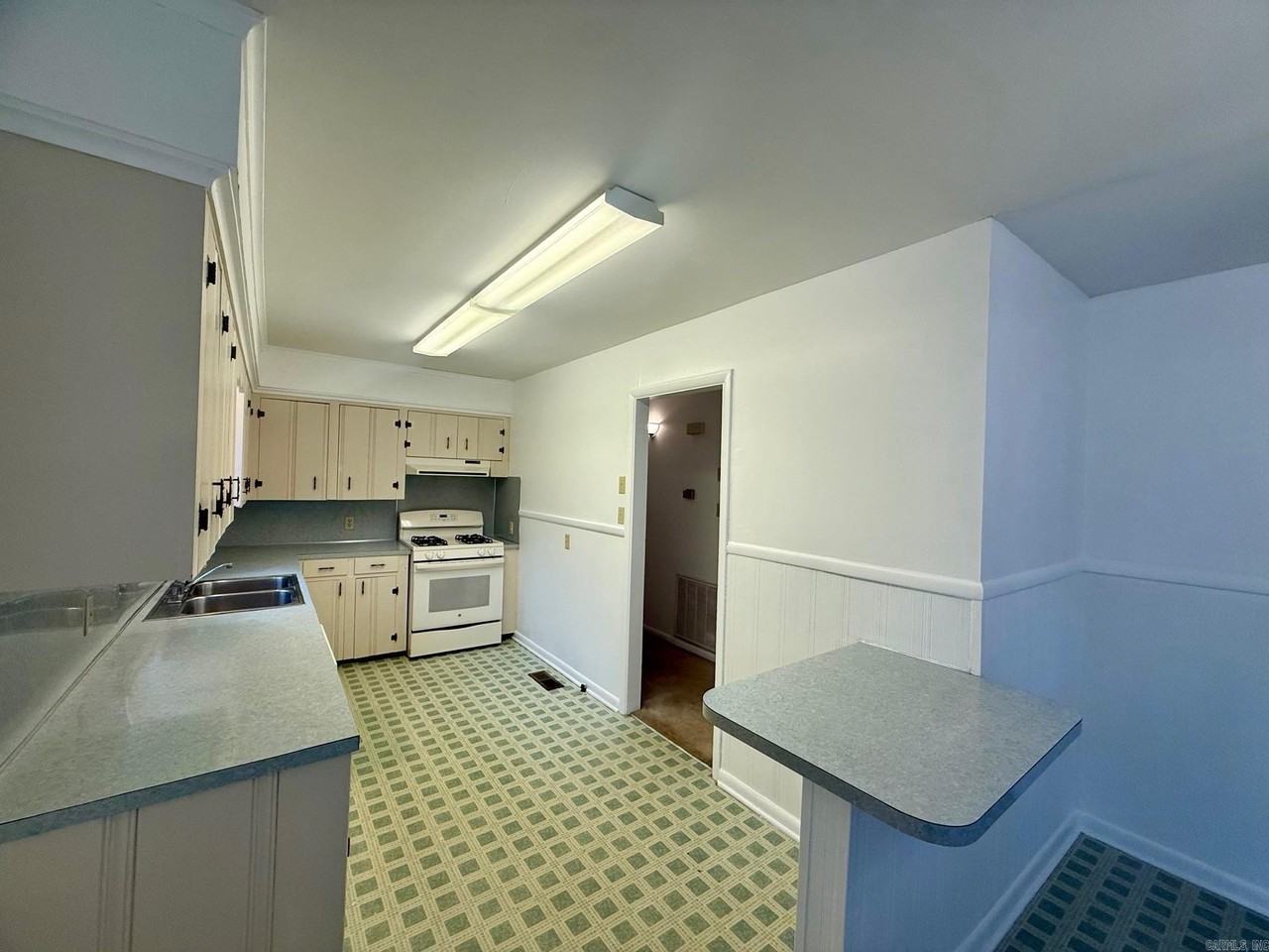 6911 W 42nd St - Photo 6 of 16