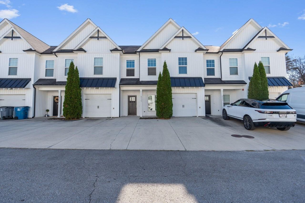 8442 Brookmoor Ln - Photo 2 of 14