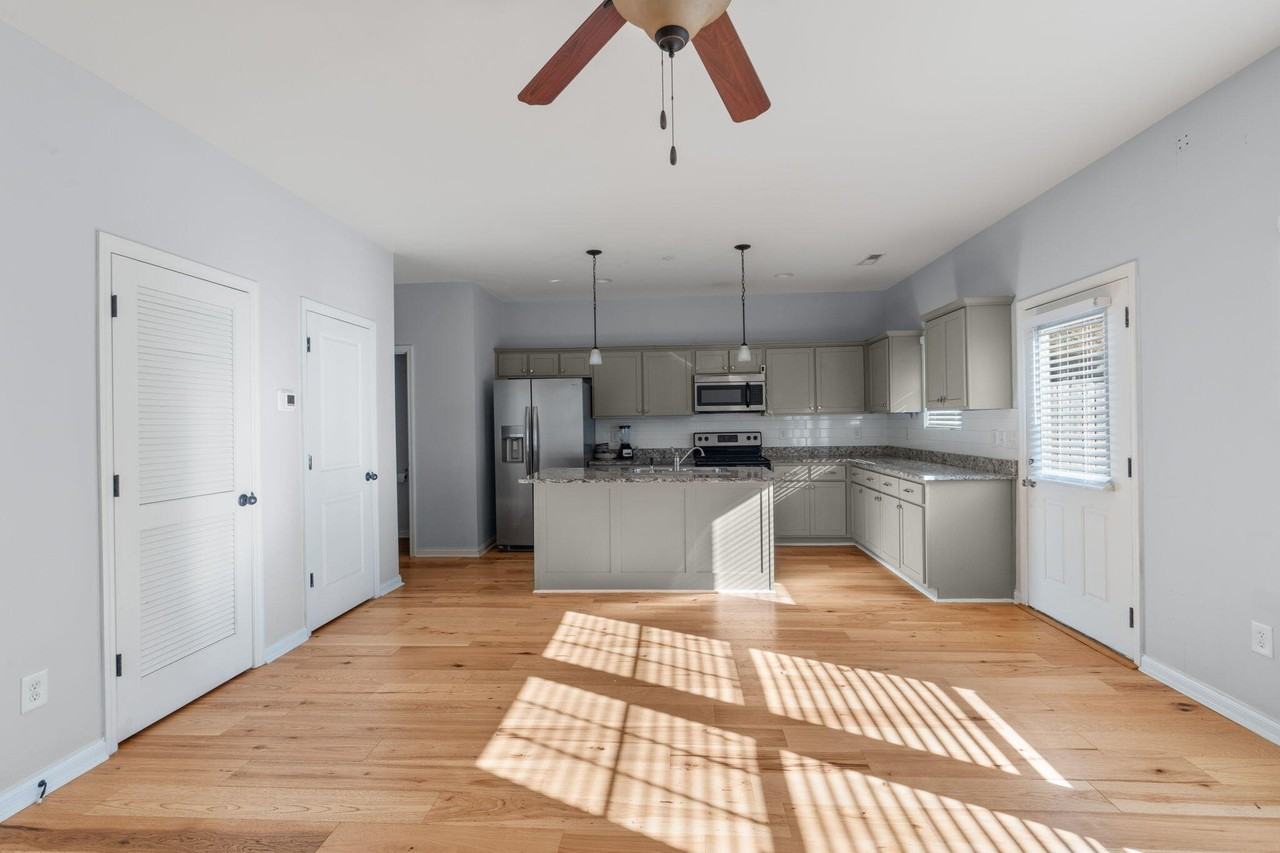 8442 Brookmoor Ln - Photo 5 of 14