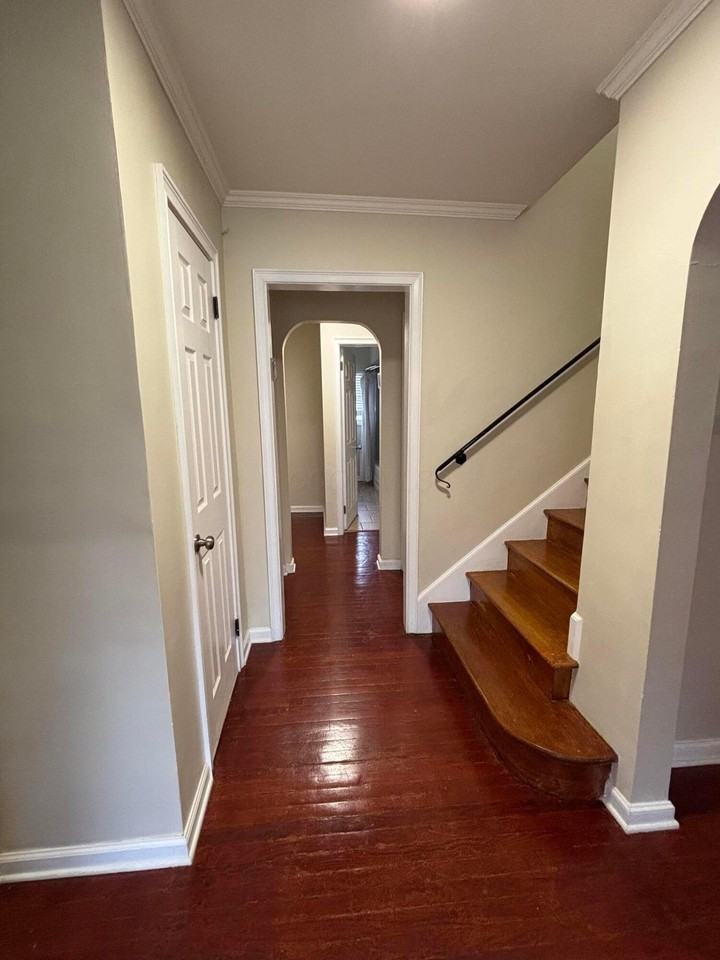 514 Enfield Rd - Photo 2 of 37