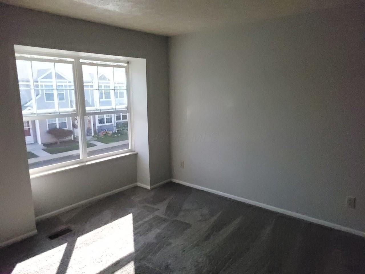 872 Upholland Ln Unit 12d #12D - Photo 3 of 18