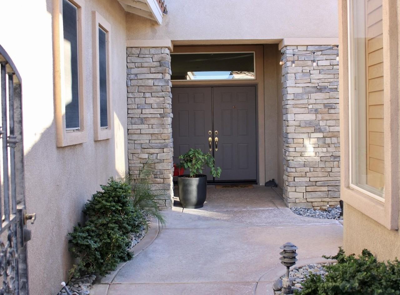 77573 Ashberry Ct - Photo 3 of 45