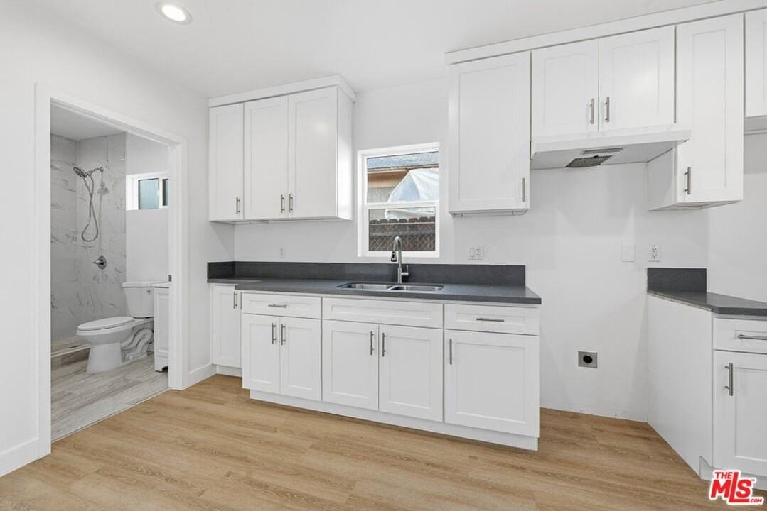 222 E Vernon Ave Unit 3/4 #3-4 - Photo 3 of 9