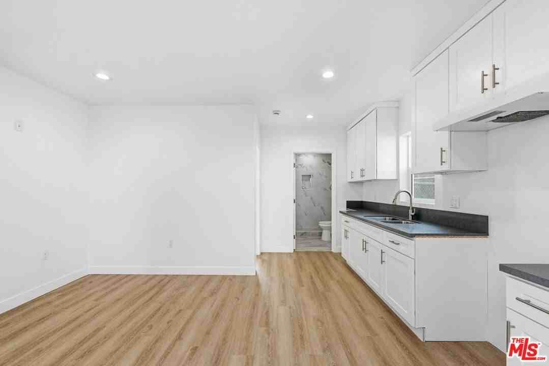 222 E Vernon Ave Unit 3/4 #3-4 - Photo 4 of 9