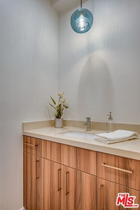 13028 Calvert St - Photo 6 of 18