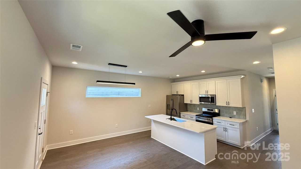 19815 N Ferry St - Photo 5 of 29