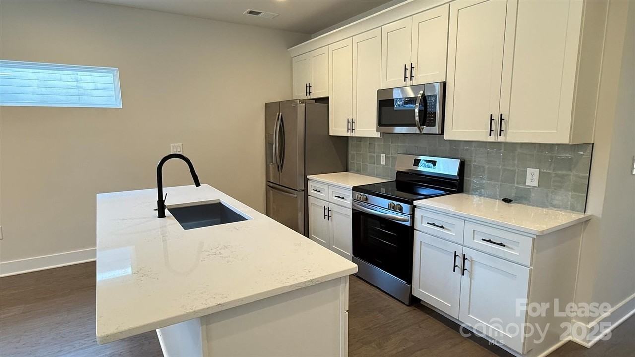 19815 N Ferry St - Photo 6 of 29