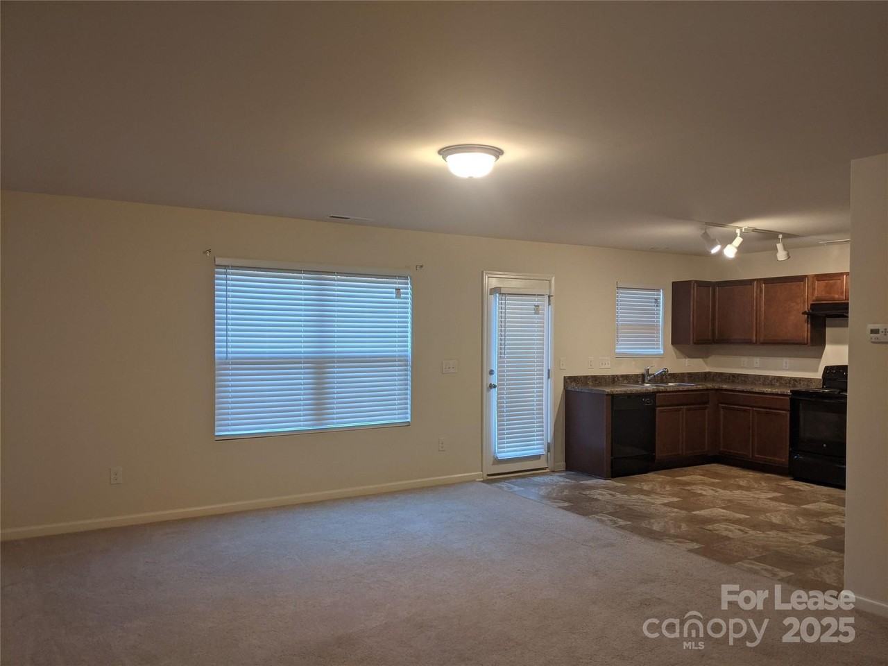 2040 E Park Dr - Photo 6 of 17