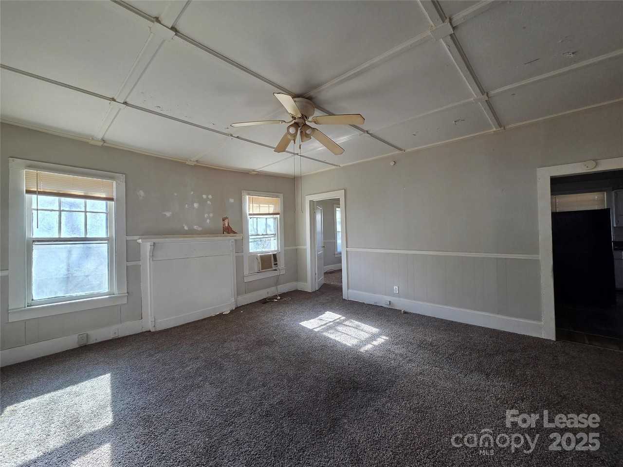 405 S Yates St - Photo 3 of 11