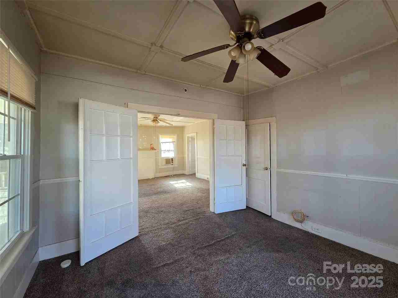 405 S Yates St - Photo 5 of 11