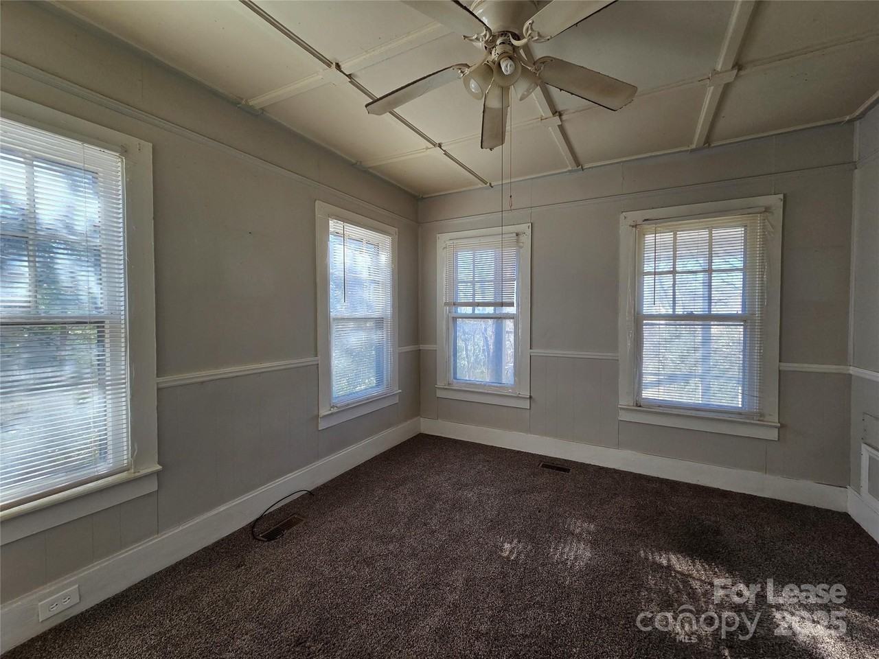 405 S Yates St - Photo 6 of 11