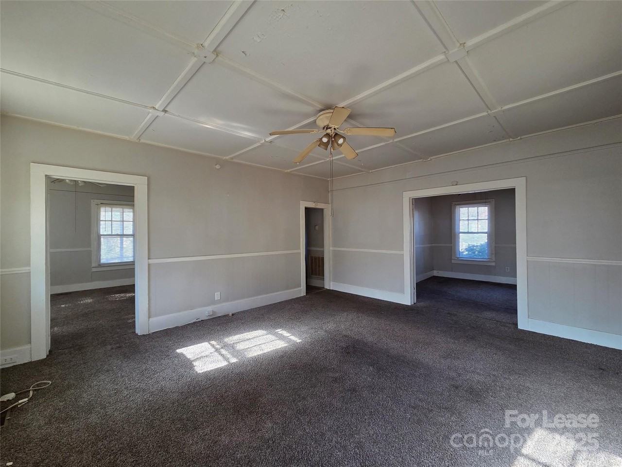 405 S Yates St - Photo 7 of 11