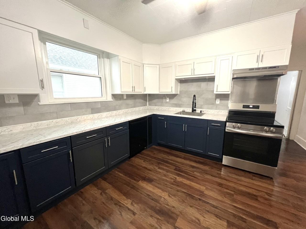 83 Arnold Ave 2nd Fl #2ndFL - Photo 3 of 22