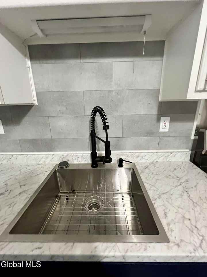 83 Arnold Ave 2nd Fl #2ndFL - Photo 5 of 22