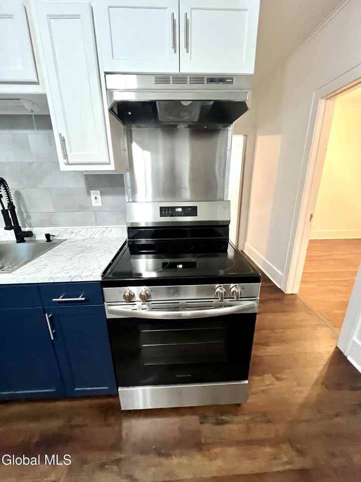 83 Arnold Ave 2nd Fl #2ndFL - Photo 6 of 22