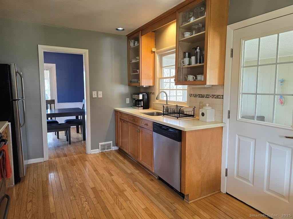 856 Shagbark Dr - Photo 3 of 36