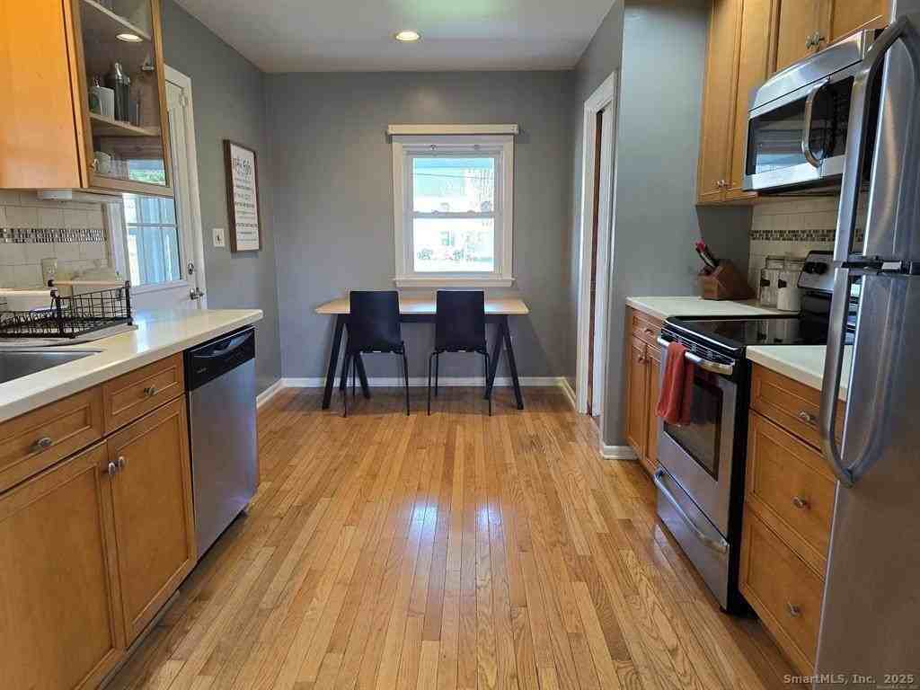 856 Shagbark Dr - Photo 6 of 36