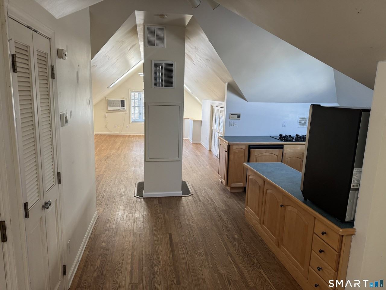 546 W Taft Ave - Photo 4 of 17