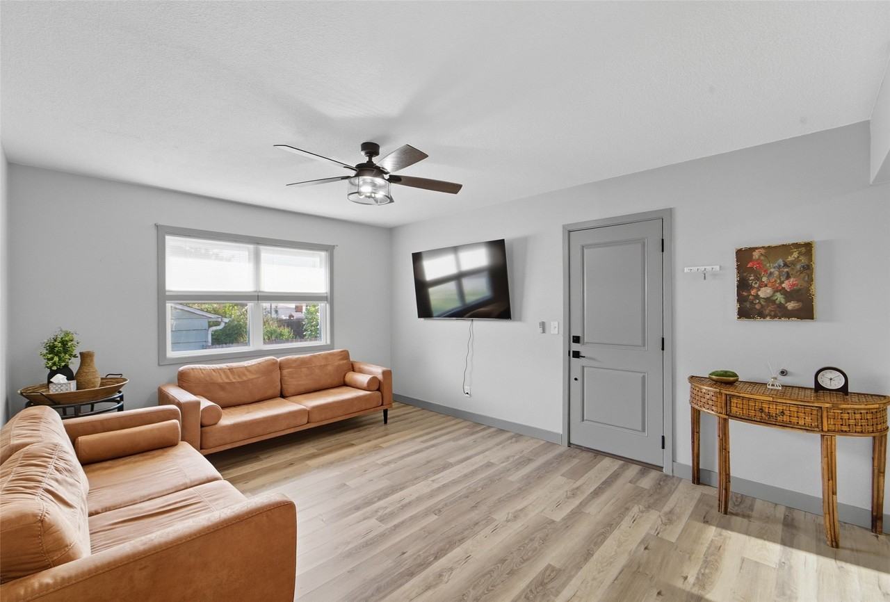 203 3rd St Se Apt 2b #2B - Photo 2 of 10