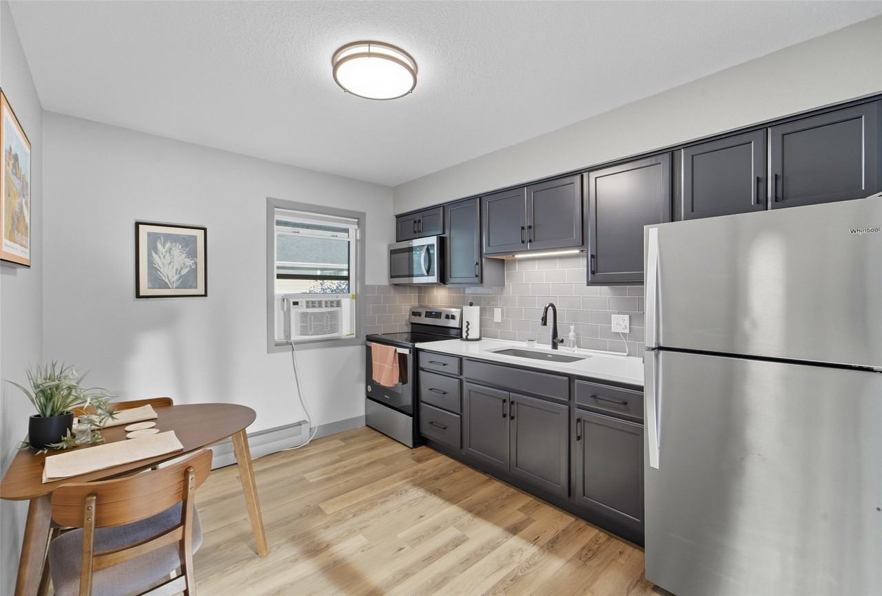 203 3rd St Se Apt 2b #2B - Photo 3 of 10