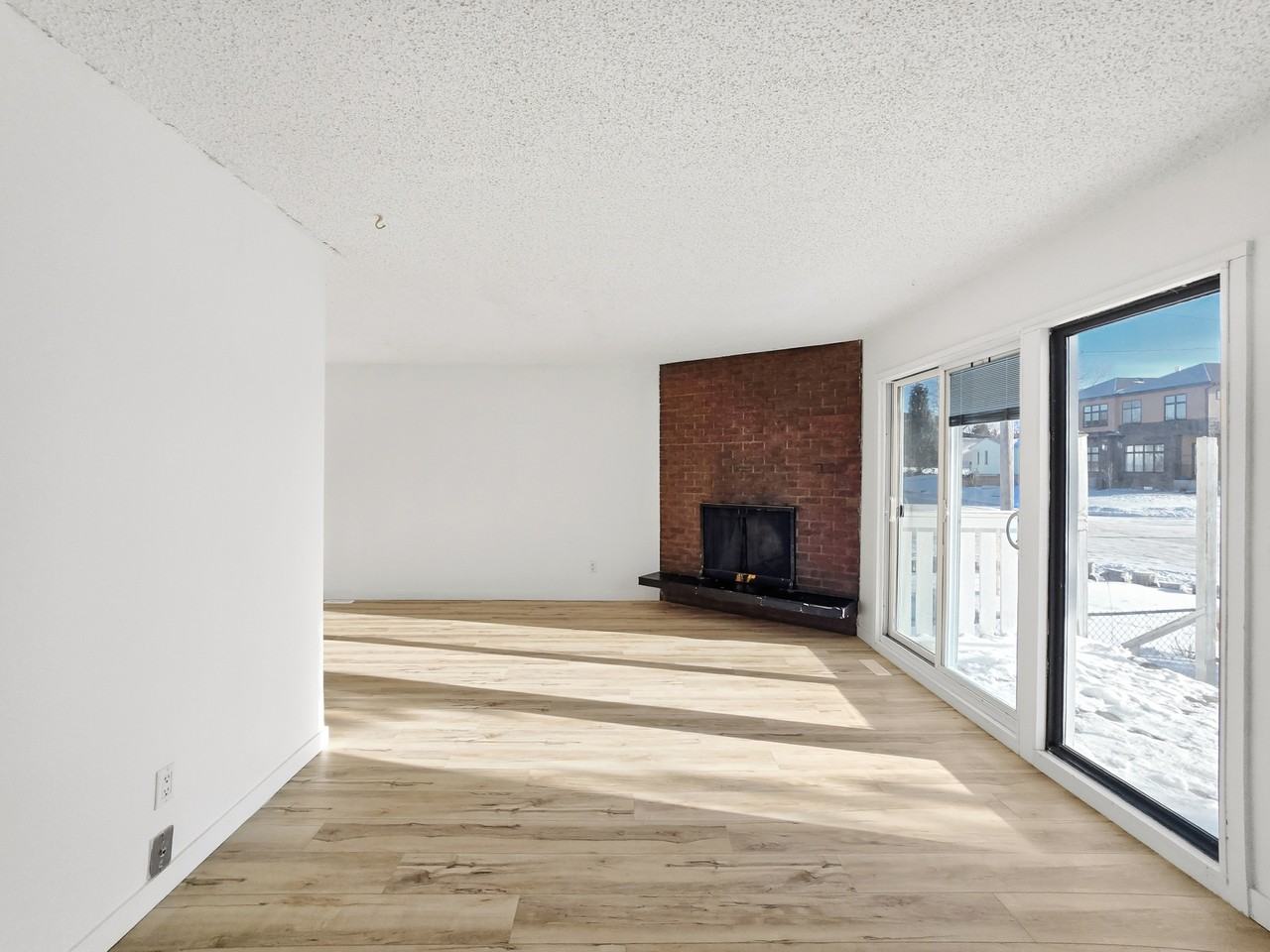 240 30 Ave Ne - Photo 5 of 21