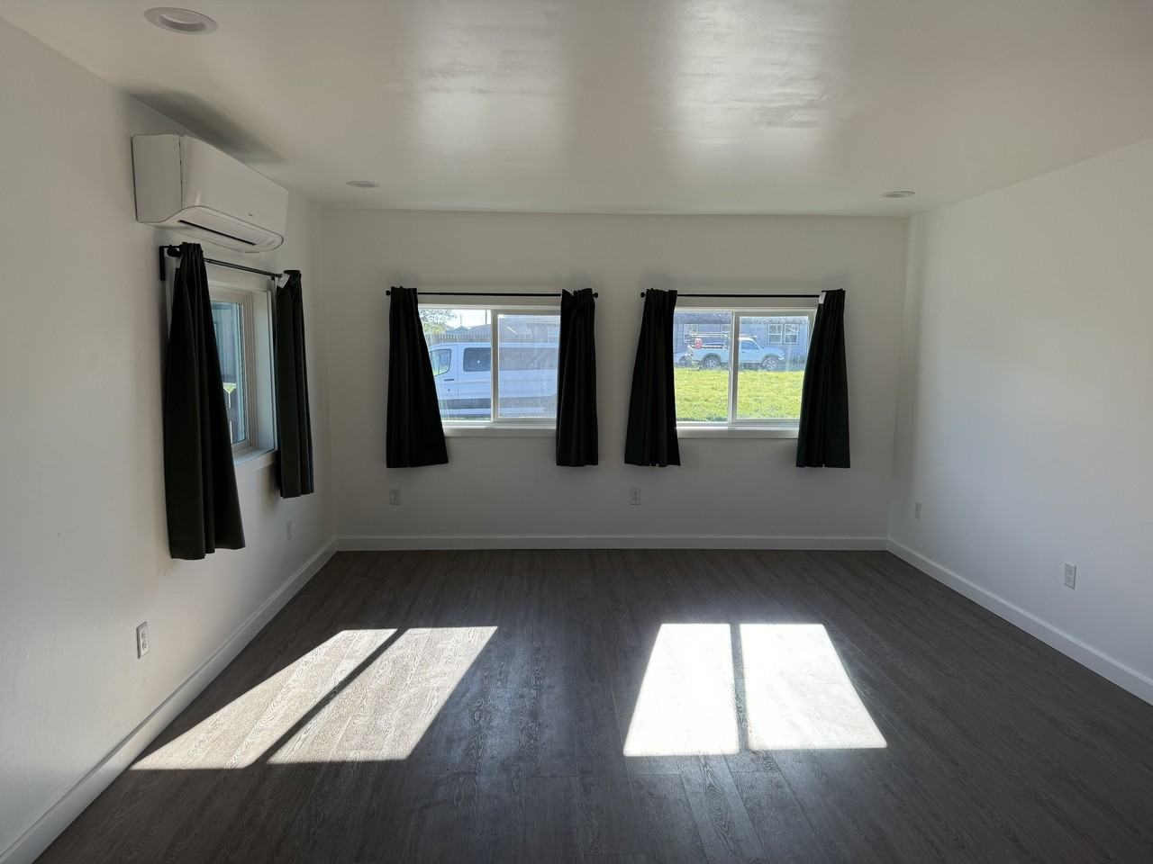 209 9th St #B - Photo 4 of 9