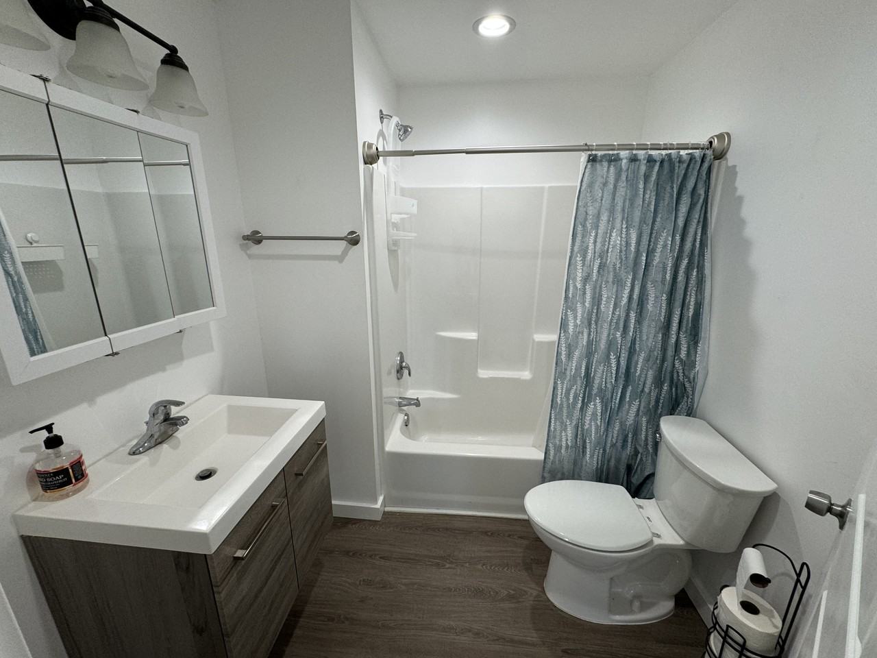 209 9th St #B - Photo 5 of 9