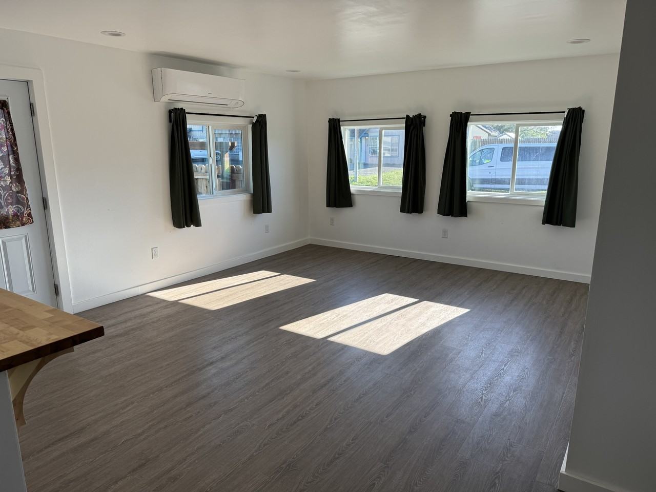 209 9th St #B - Photo 7 of 9