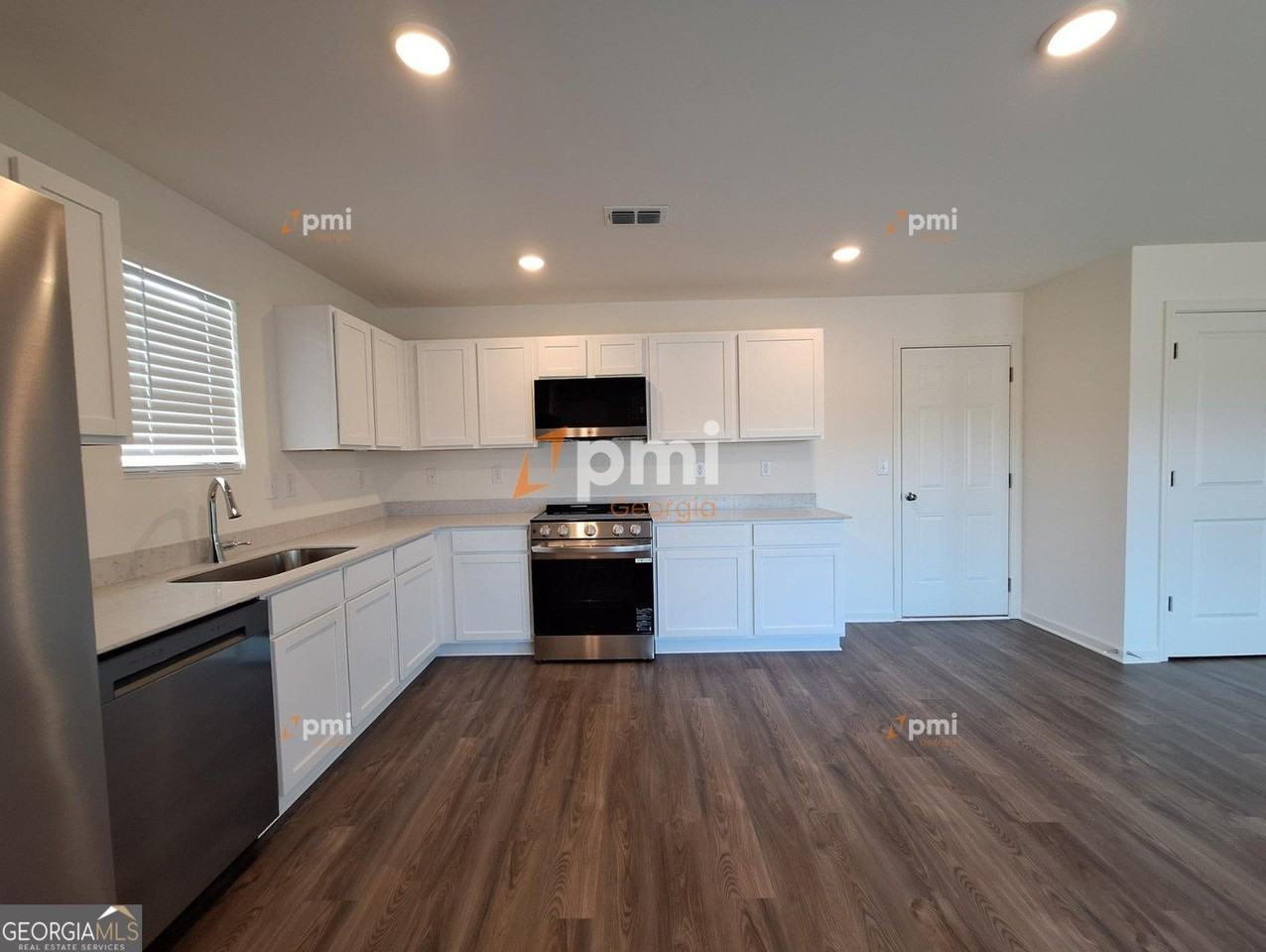 176 Kinsale Dr - Photo 3 of 14