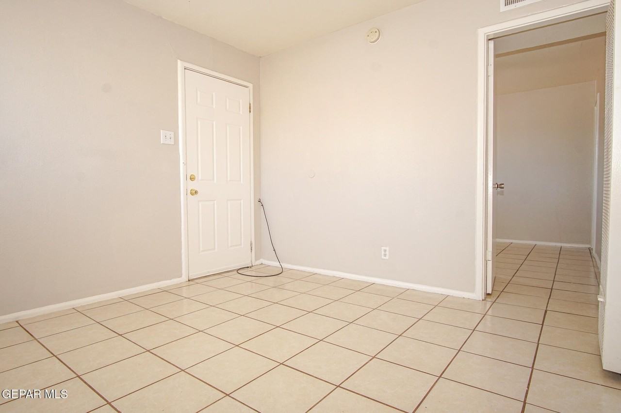 1317 Saint Johns Dr Apt 1 #1 - Photo 3 of 11