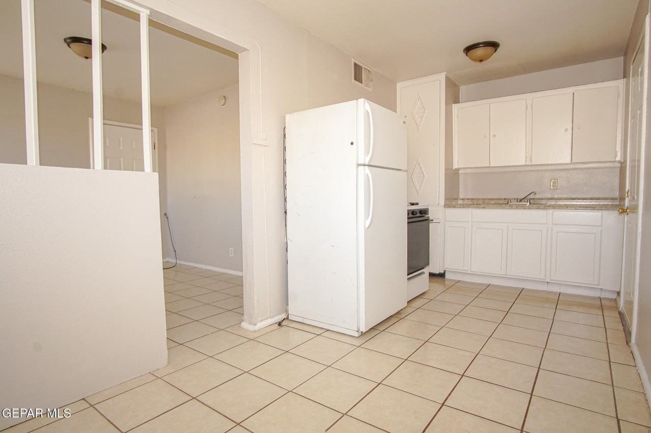1317 Saint Johns Dr Apt 1 #1 - Photo 4 of 11