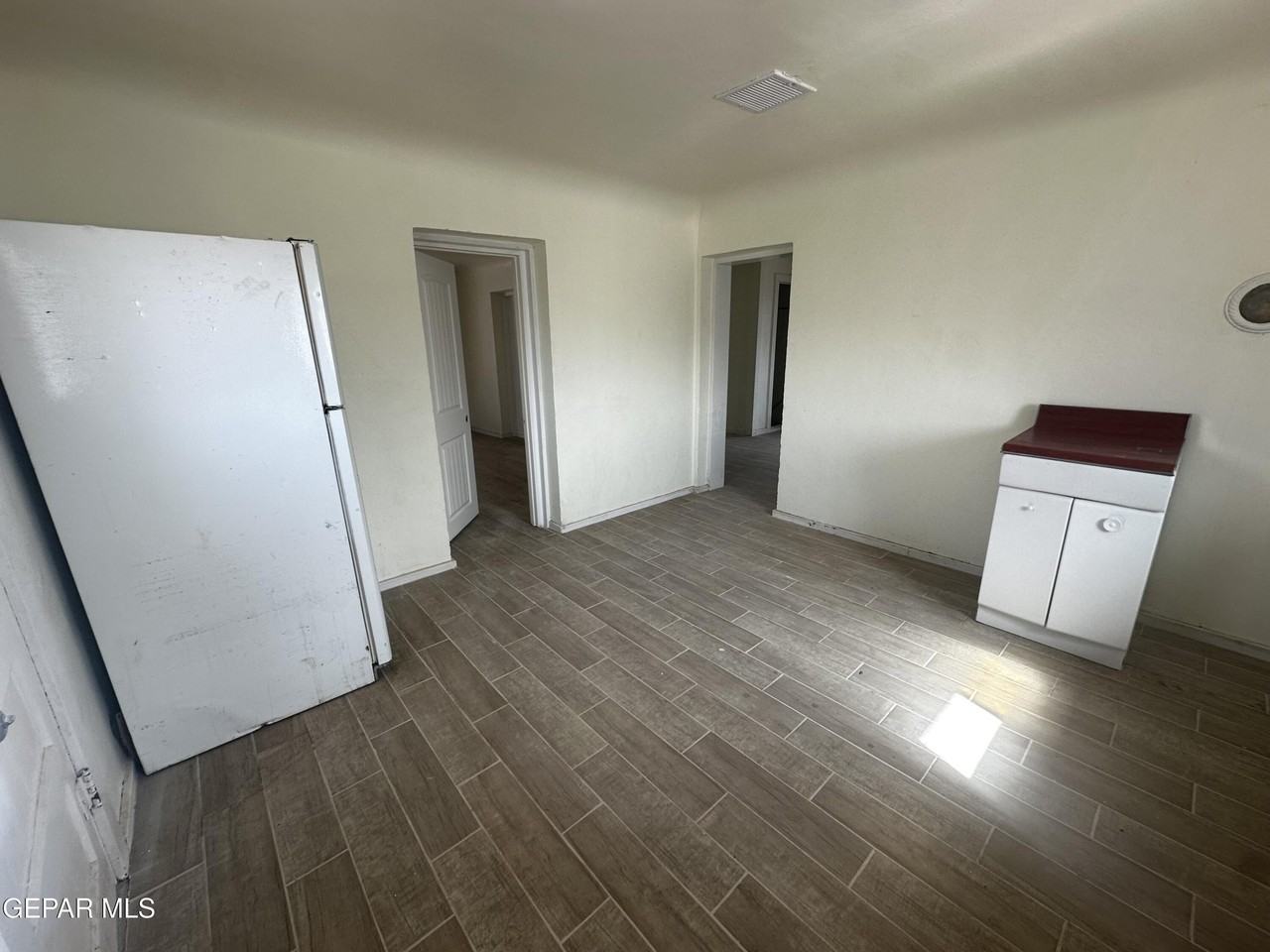 7024 4th St - Photo 7 of 9