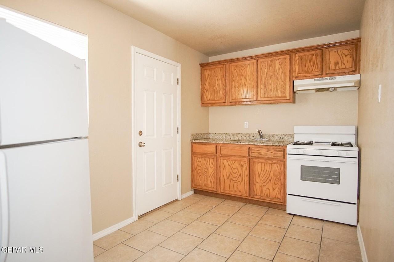 8612 Lawson St Apt 7 #7 - Photo 5 of 13