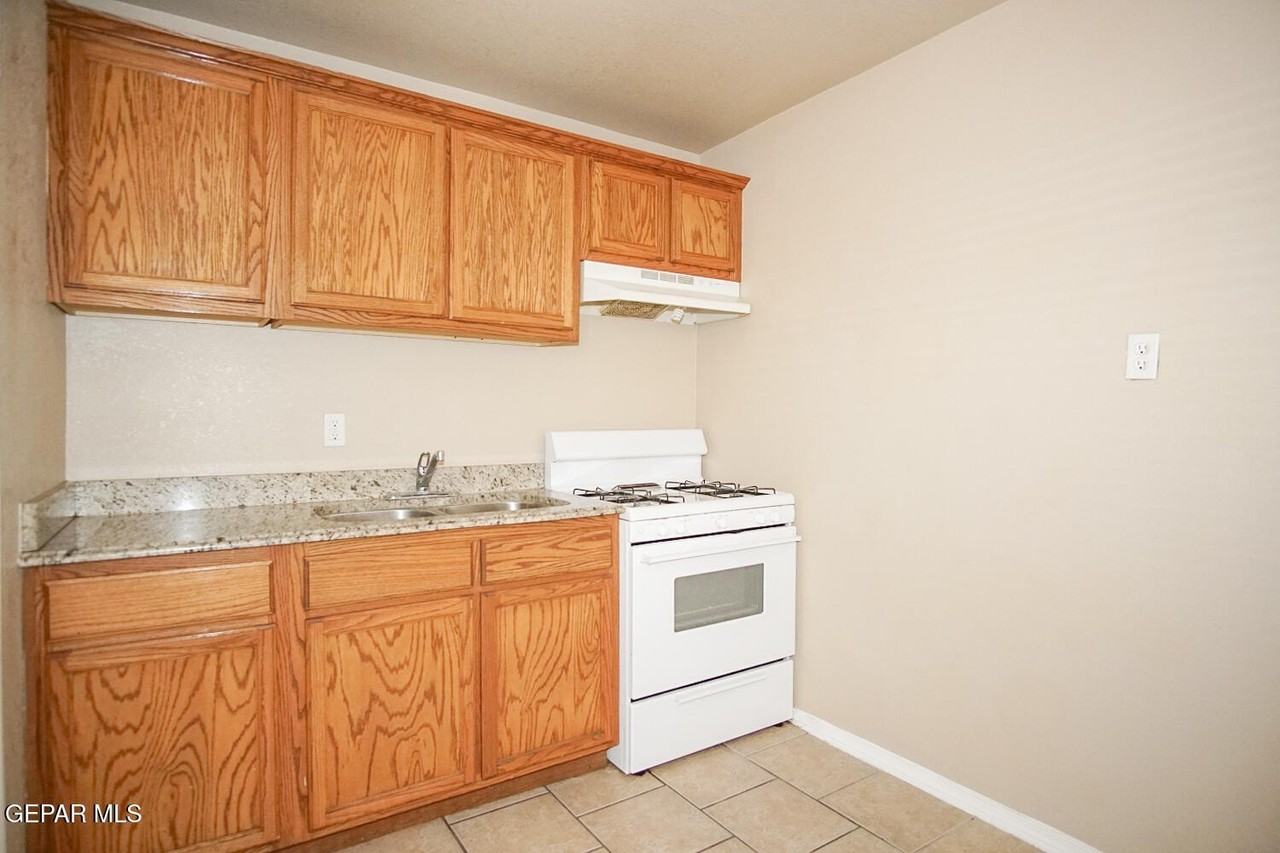 8612 Lawson St Apt 7 #7 - Photo 6 of 13