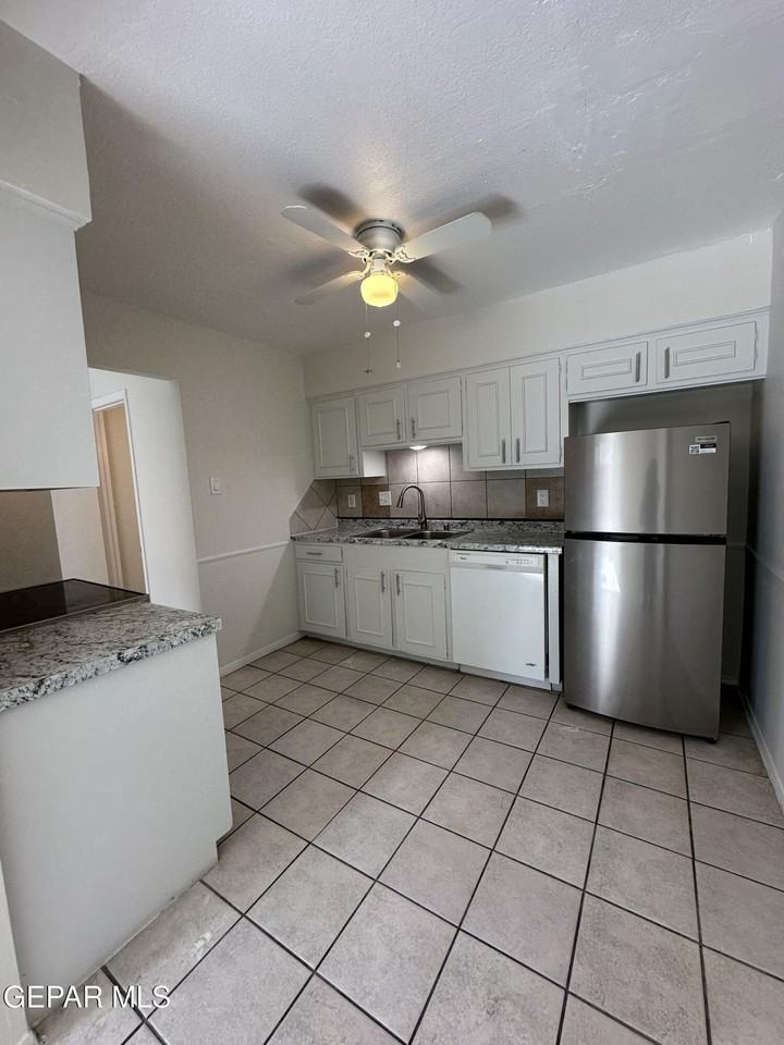 6713 Escondido Dr Apt C #C - Photo 5 of 13