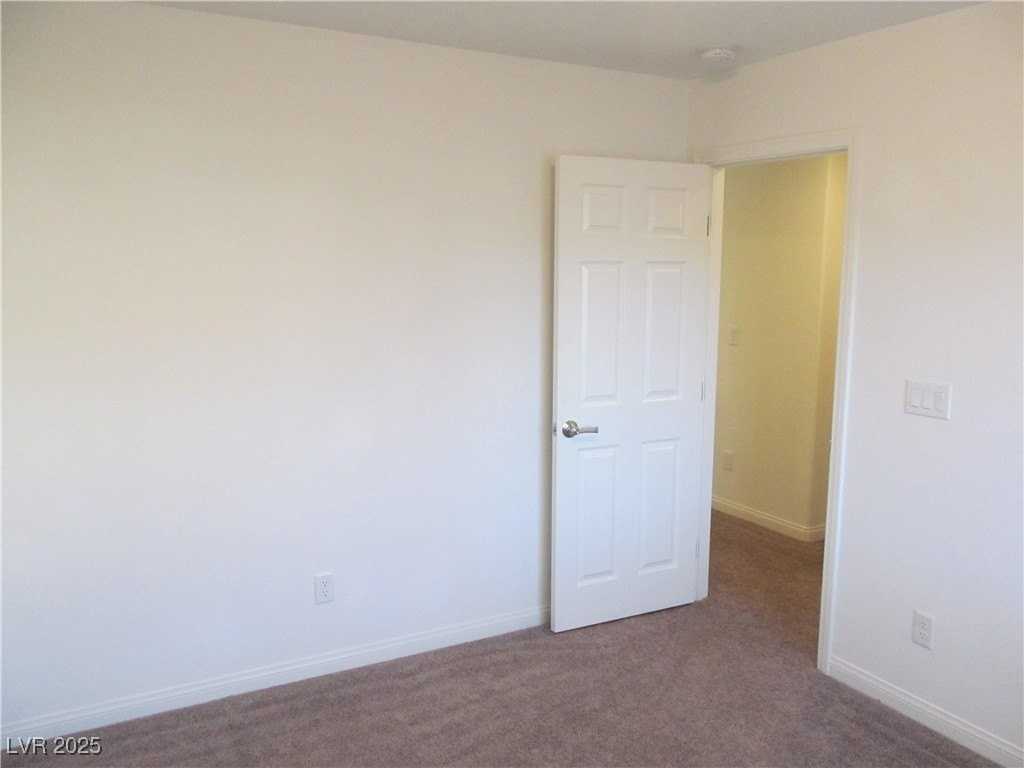 7653 Sandhaven St - Photo 6 of 8