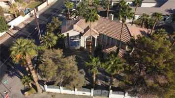 featured image of 3222 E Viking Rd