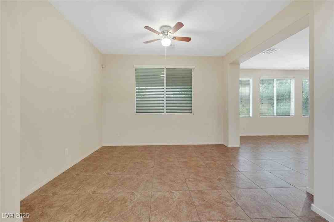 6125 Sugartree Ave - Photo 4 of 20