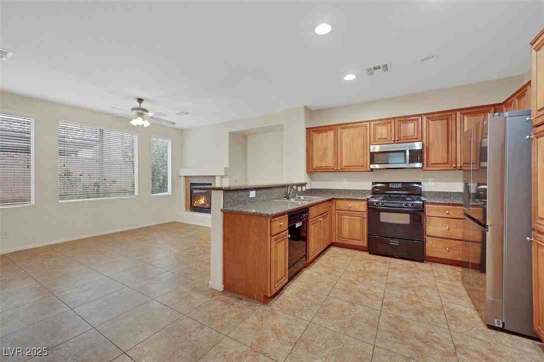 6125 Sugartree Ave - Photo 7 of 20