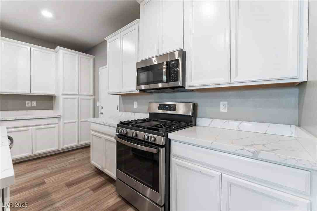 25 Alamere Falls Dr - Photo 5 of 21