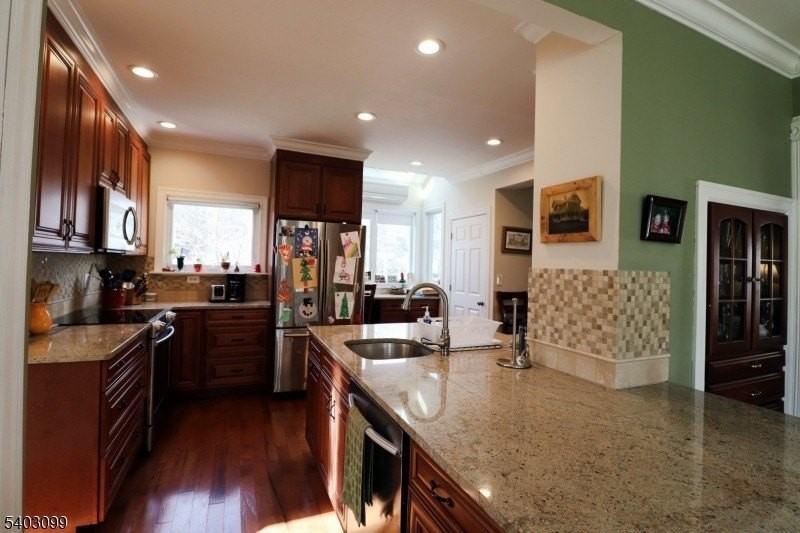 236 W Main St - Photo 4 of 20