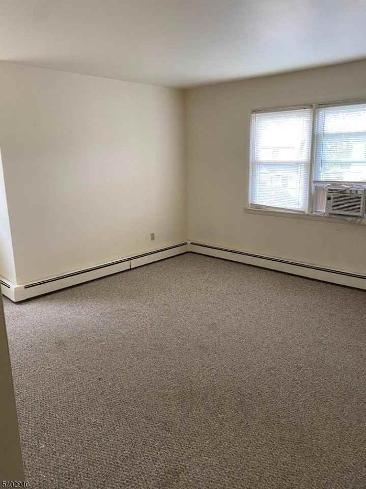 172 Kanouse St #2 - Photo 4 of 13