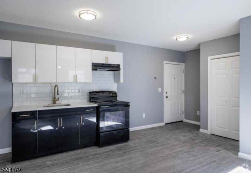 52 Essex St #1 - Photo 2 of 4