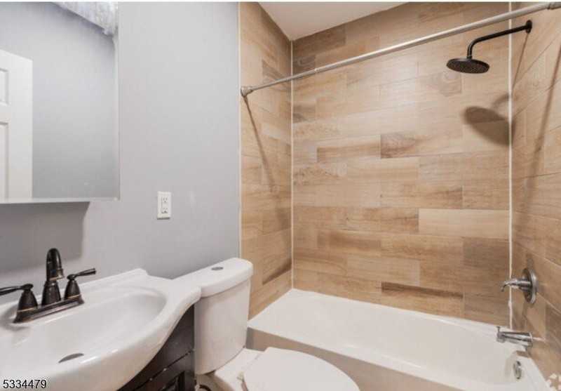 52 Essex St #1 - Photo 3 of 4