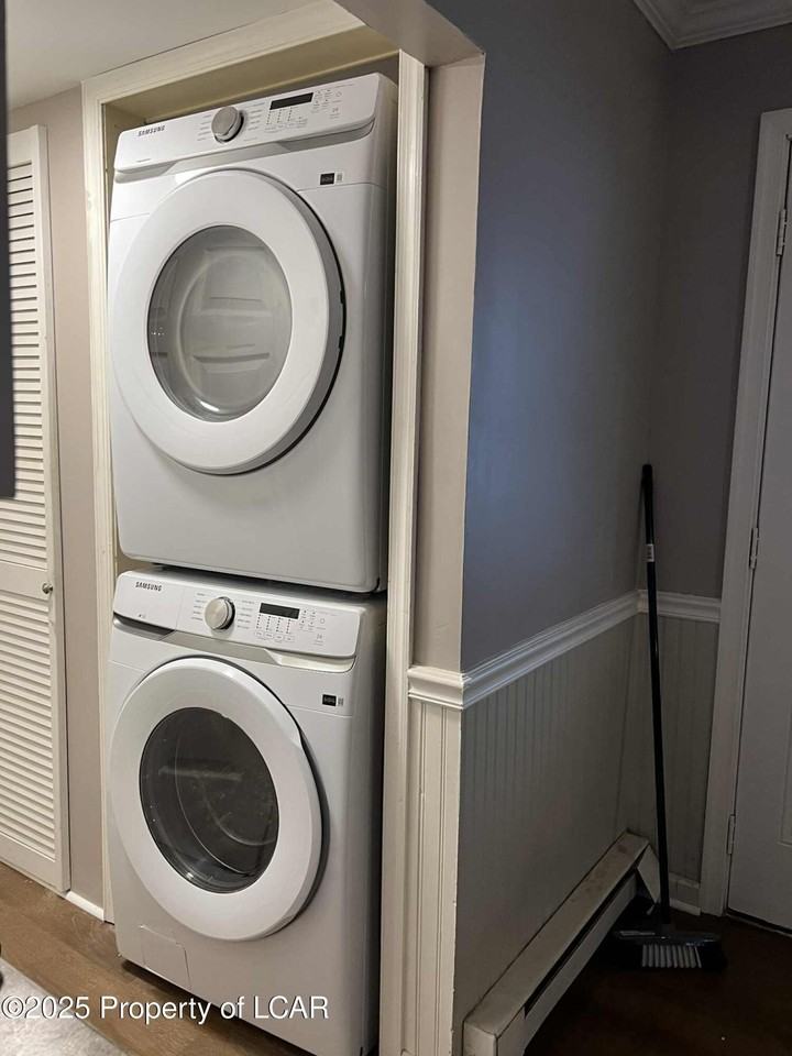 98 Pine St - Photo 2 of 10