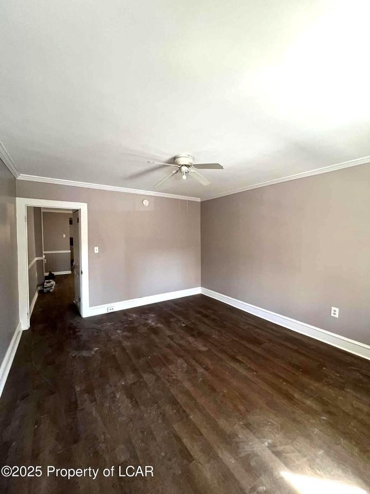 98 Pine St - Photo 4 of 10